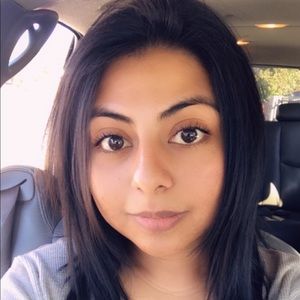 Meet your Posher, Anahi